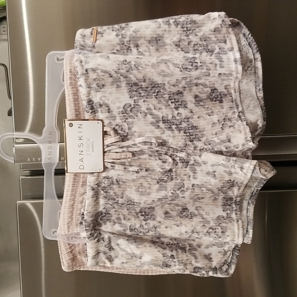 💕DANSKIN💕 PJ Prints & Solid Ribbed PJ Shorts 2Pk Pink & Gray Pattern Large NWT - Picture 1 of 7